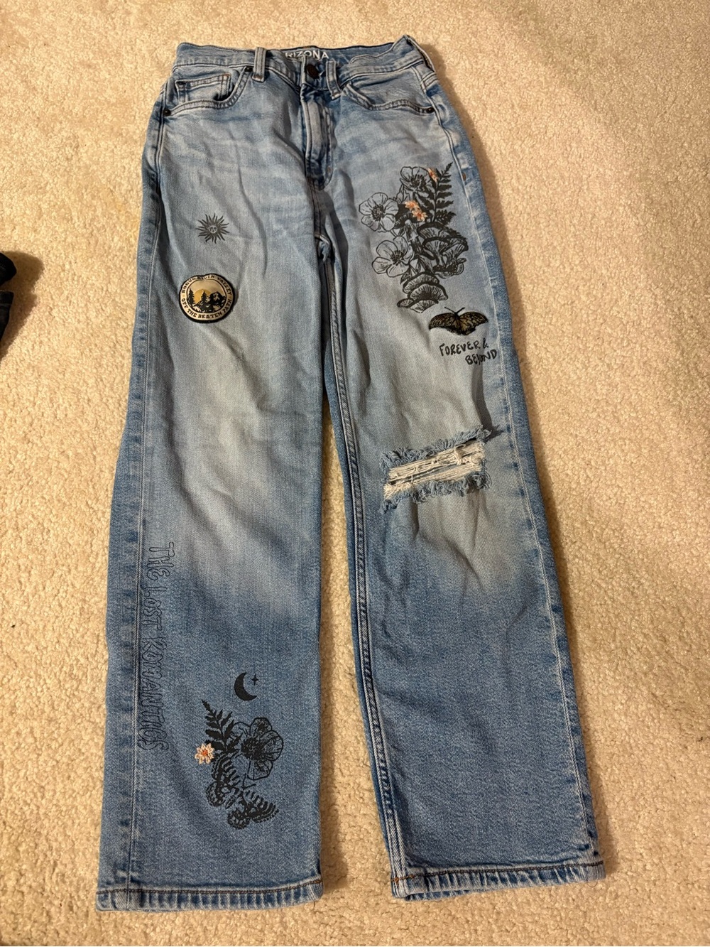 Arizona Jean Company Light Wash Floral Embroidered Vintage Women's Jeans